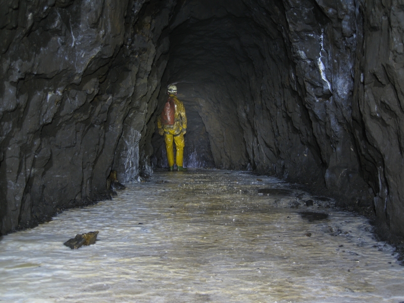 IMG_3071.jpg - The calcite flow crosscut, about 2m above the Hangingshaw Level.