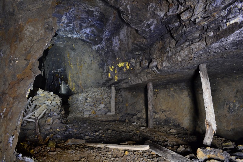 DSC_0145.JPG - Large over hang in the east end of the stope. Photo by Karli.