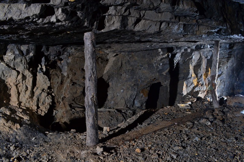 DSC_0148.JPG - Wooden pillars on the over hang. Photo by Karli.