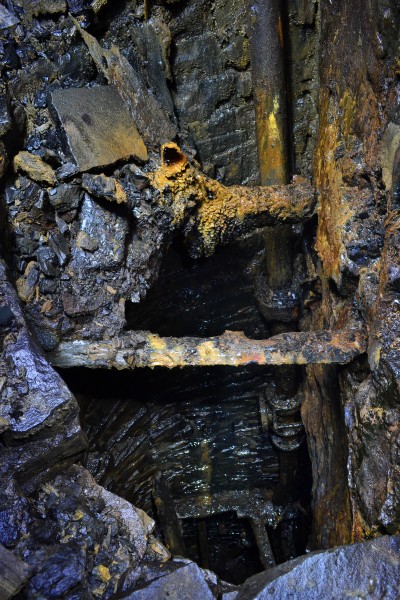 DSC_0154.JPG - Continuation of the shaft to Hangingshaw Level. Photo by Karli.