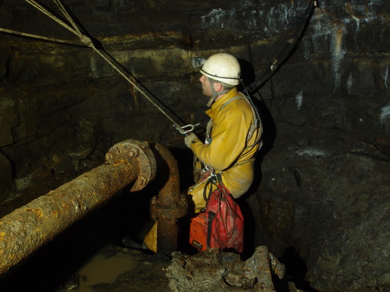 P7060814.JPG - Bolted and ready to go, with deviation.