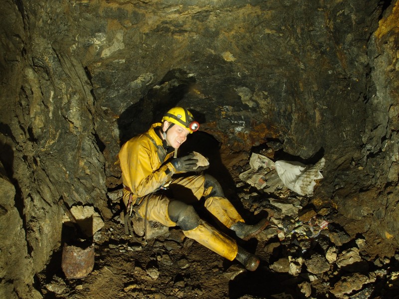 P7060850.JPG - Coveting mineral specimens. My precious...