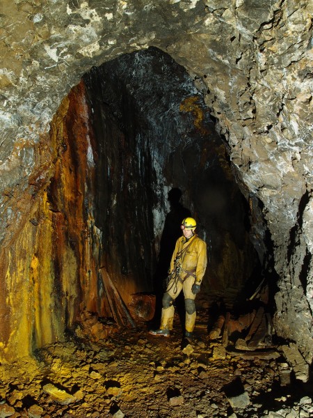 P7060879.JPG - Iron stained formations on the foot wall of the stope.