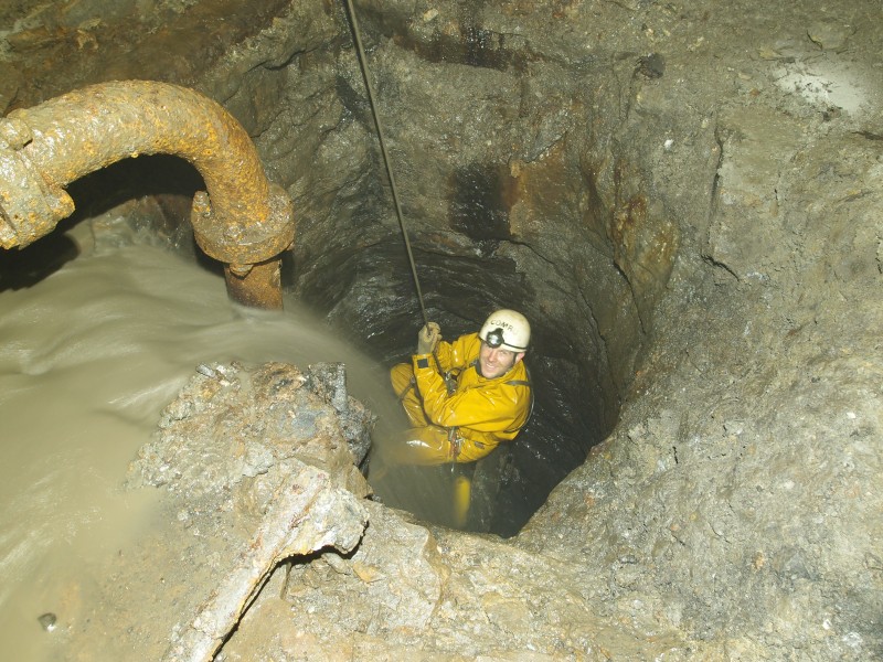 P7060903.JPG - Karli getting a wash after the second dam reset.