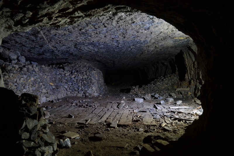 DSC_0282.JPG - Looking out on to the dressing floor from a cavity. Photo by Karli.