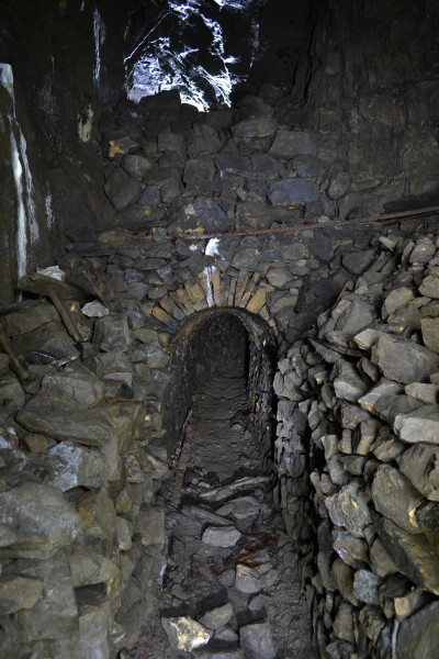 DSC_0308.JPG - Level through the deads. Photo by Karli.