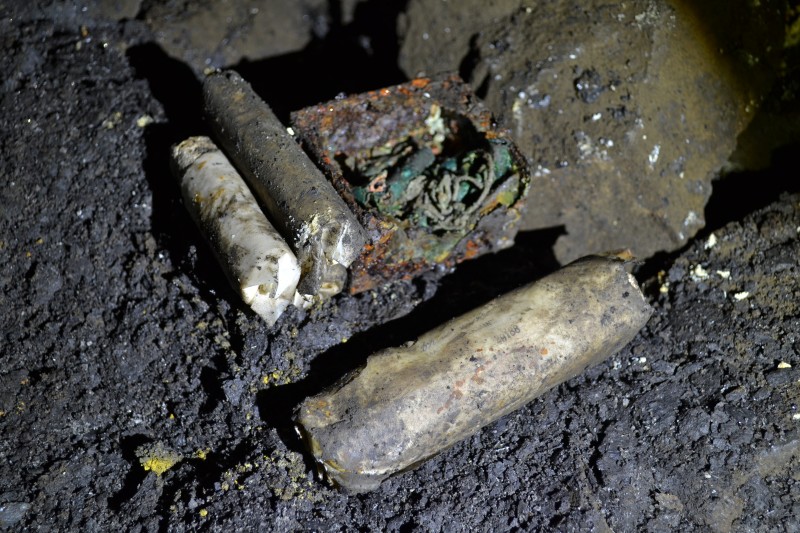 DSC_0309.JPG - Dynamite and detonator tin, complete with detonators. Photo by Karli.