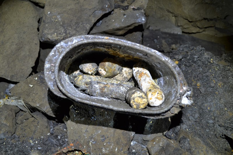 DSC_0312.JPG - Explosive box. Photo by Karli.