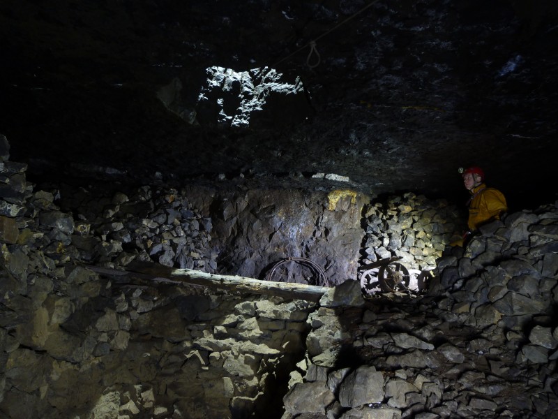 P1030631.JPG - Sump exit in the roof in Proud's Workings. Photo by Sal.
