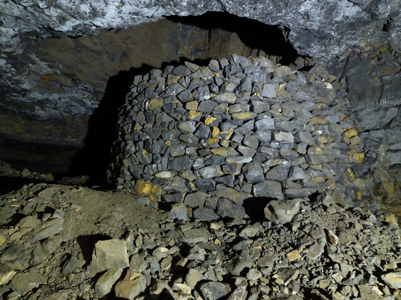 P1030663.JPG - Working platform made from stacked deads. Photo by Sal.