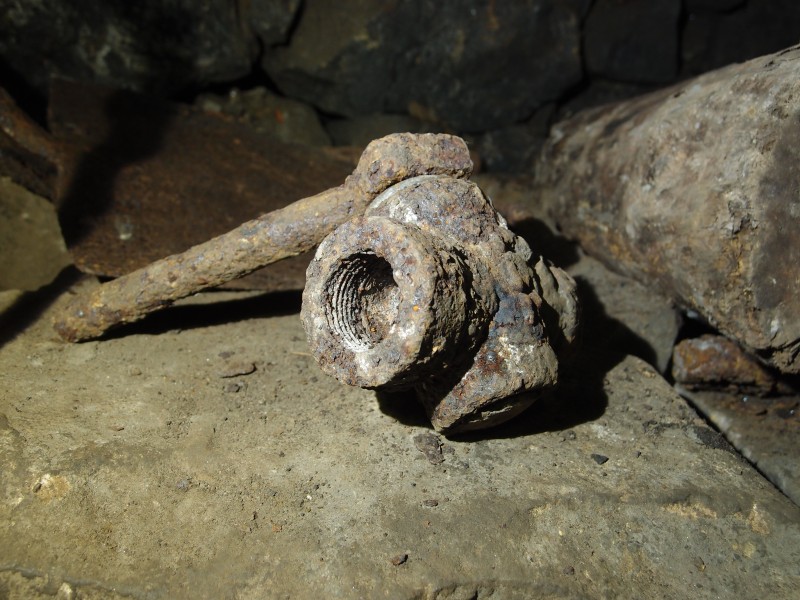 P2118024.JPG - Valve and spanner.