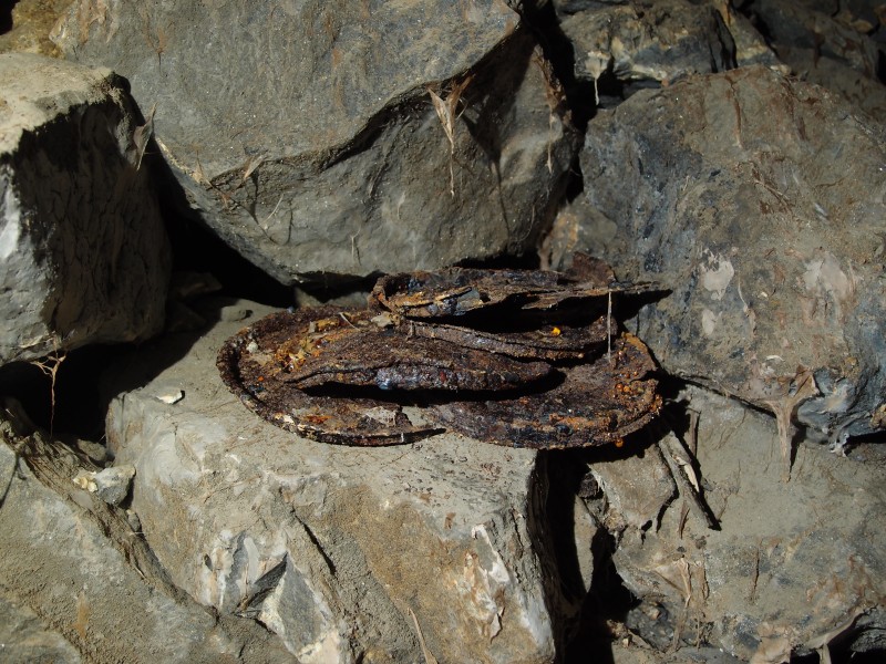 P2118053.JPG - Explosive tin lids.