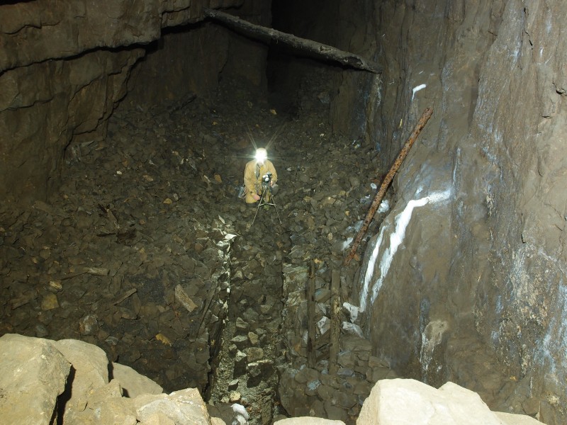 P2118065.JPG - Looking down from the stacked deads over the level.