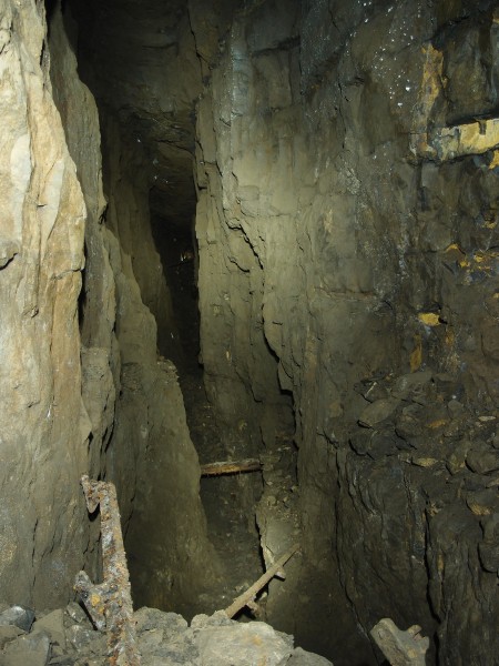 P2118091.JPG - Looking out from where the previous photograph was taken, the full hight of the stopes can be seen.