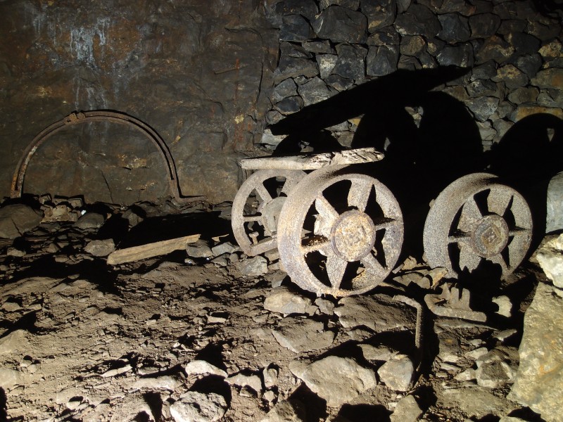 P2118097.JPG - Arch former and wheels.