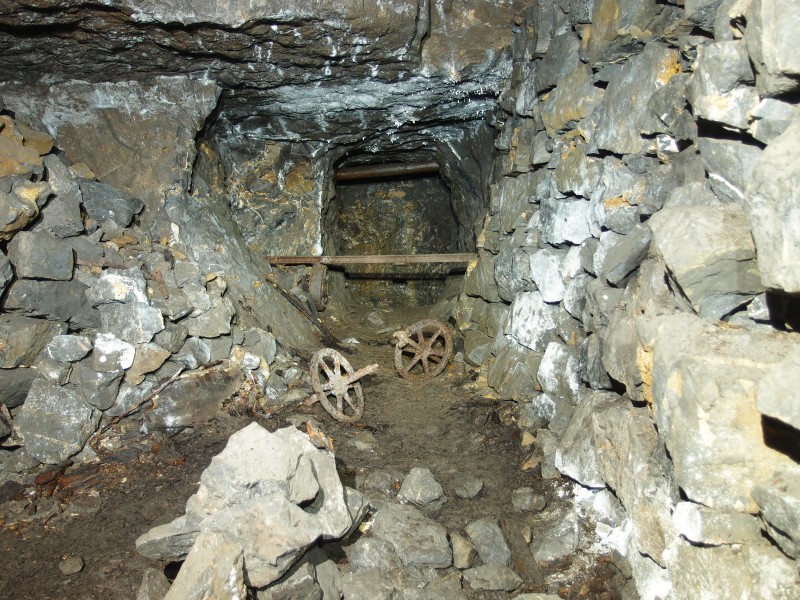 P2118121.JPG - Barrow wheels and shaft to Carr's and Hangingshaw Levels.
