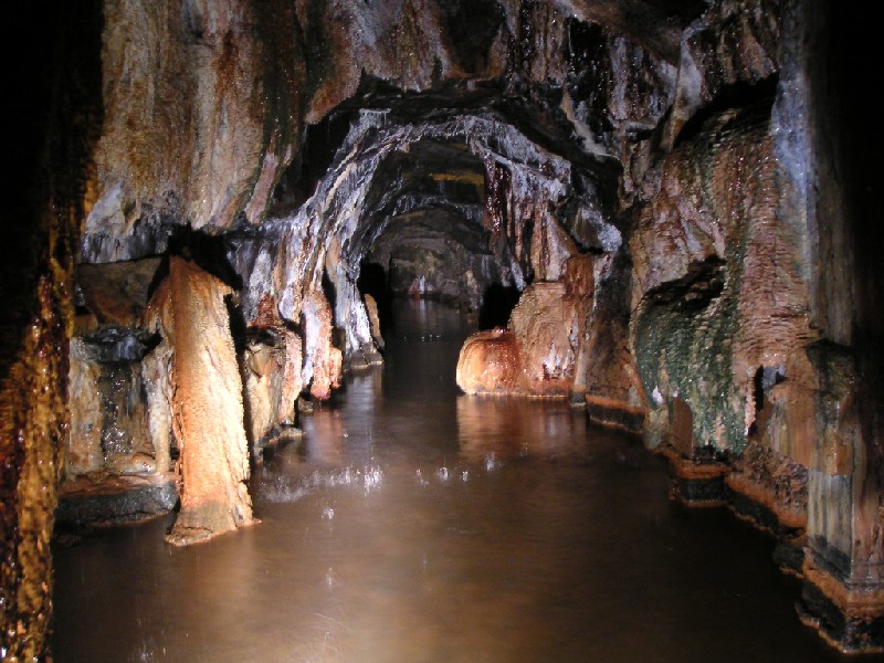 rg_hsb_calciteflows_pastladder2.jpg - View down the passage just past the calcite flows.