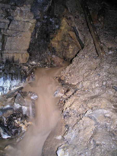 rg_hsb_charlies_sump_watermanagement.jpg - Yet more of Karli's obsessive water management by Charlie's Sump. This really dropped the water level by about 50cm along the passage behind the debris. It also nearly god damm washed my lunch away.