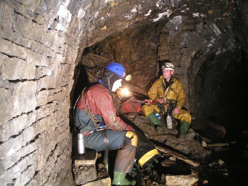 rg_hsb_charlies_sumplunch.jpg - Lunch by Charlie's Sump and Drawing Sump junction, not too far from the bottom of the Hydraulic Shaft.