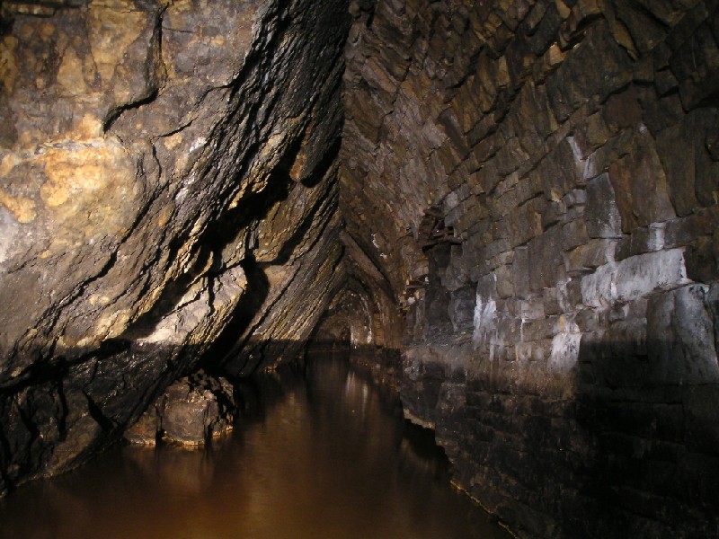 rg_hsb_passagepastdrawingsump2.jpg - View of the Hangingshaw Branch Level just past the Drawing Sump area.