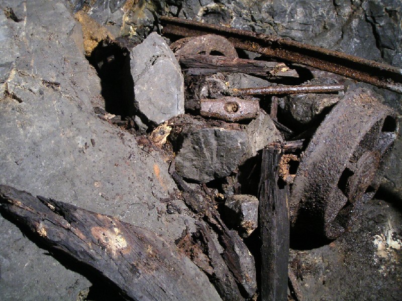 rg_psf_artifactsbyshaft2.jpg - The collection of artifacts near the shaft to Rampgill.