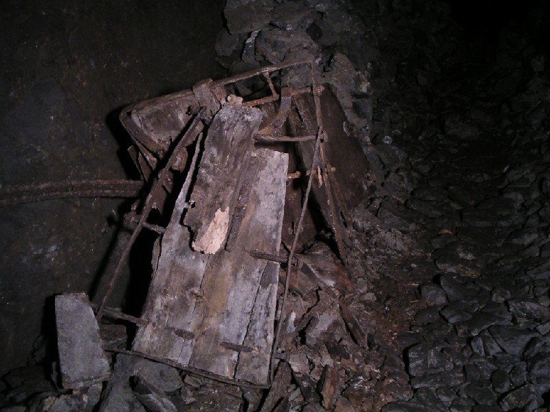 rg_psf_oretruck.jpg - A collapsed ore truck in Proud's Flat.