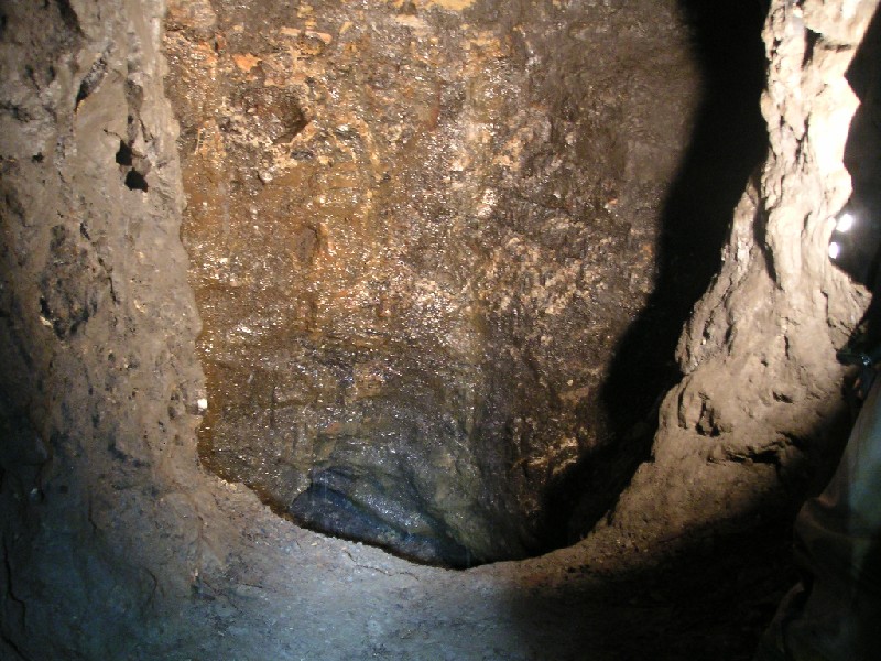 rg_psf_shaft2rampgill1.jpg - The shaft which leads down to Rampgill and up to Carr's Level.