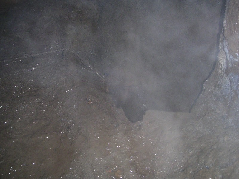 sb_shaft_sublevel.jpg - Near the gin wheel, we came across a small shaft and decided to pop down. Note, when taking pictures try and avoid breathing out in front to stop the fog.