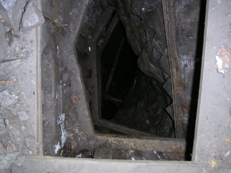 sb_topsills_shaft1.jpg - Take the rocks off and hey presto.