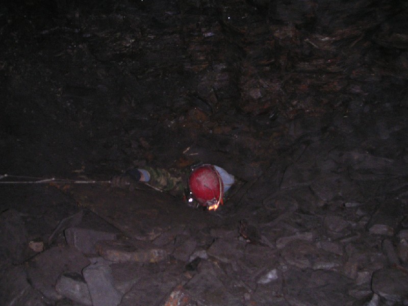 sb_topsills_shaft2.jpg - Pete going down the covered shaft, it is possible to climb down without anything, but a length of rope ladder helps.