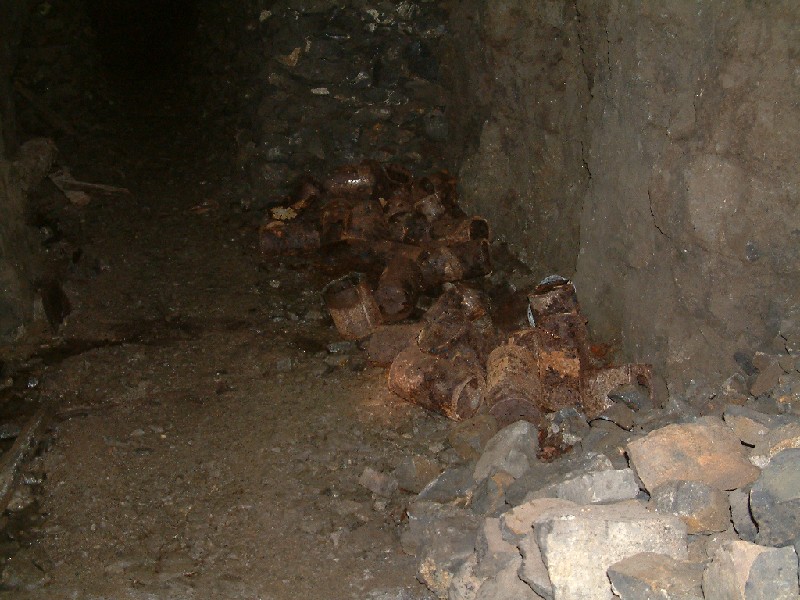 rg_explosives_tins.jpg - The explosive tins.