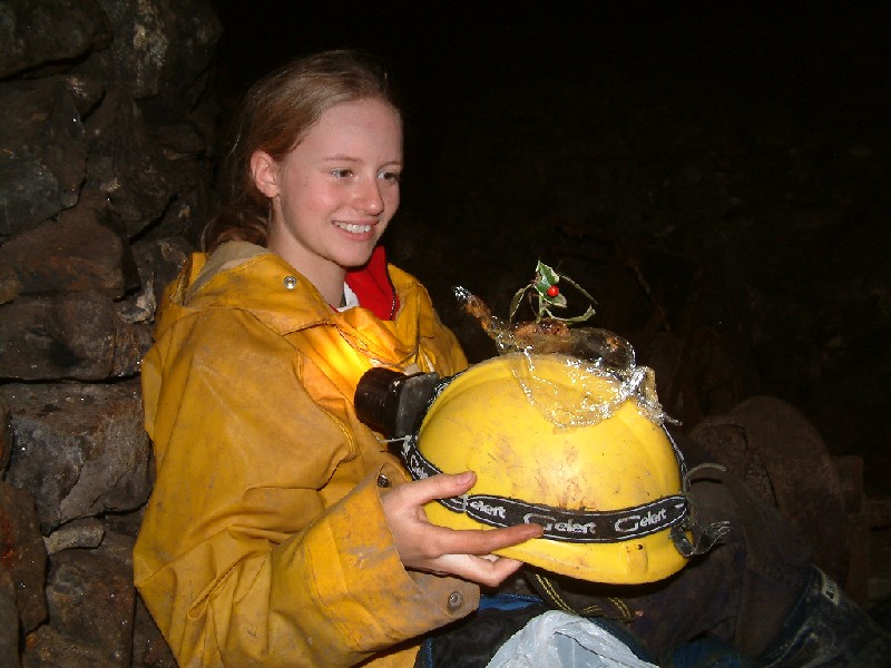 rg_puddingonahelmit.jpg - Christmas pudding served up on a caving helmet!