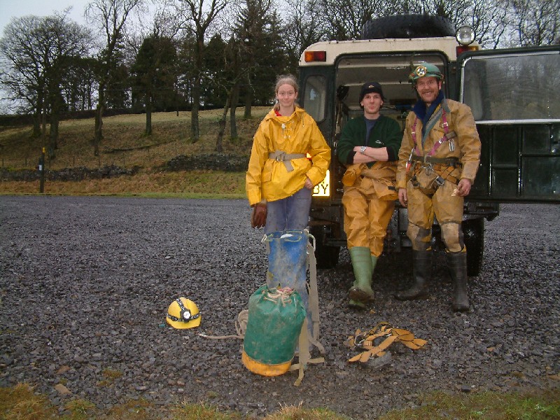 rg_startoftrip.jpg - Eleanor, Karli and Mark ready for the off.