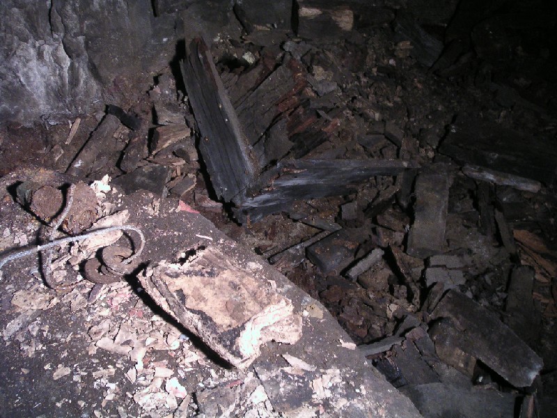 rg_rgshaft_engineroom5.jpg - On a wooden block in the engine room there is this very fragile note book or diary, along with a mulitude of other items.