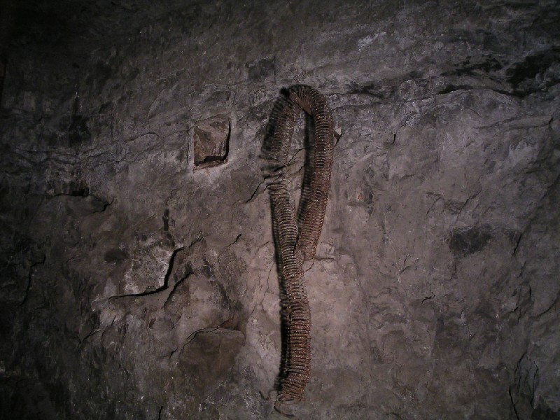 rg_rgshaft_engineroom8.jpg - Spring on the wall.