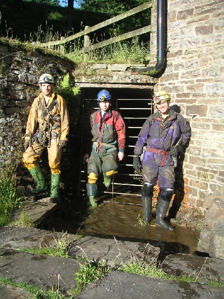 rg_tripexit.jpg - And finally out into the oven, surprisingly clean, compared to an equal trip down Smallcleugh.