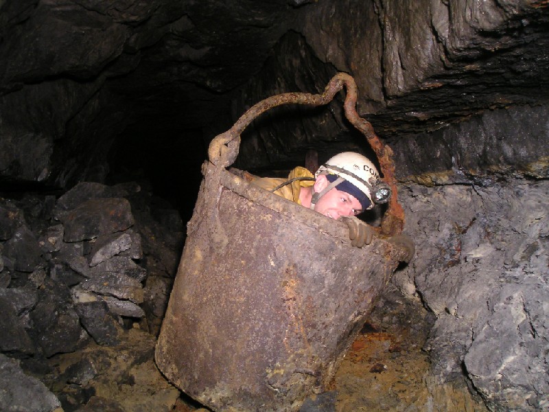 rg_xcut_past_markhallsrise_kibble2.jpg - .. until you get a feel for proportions. This is the biggest one we have seen in the Nenthead complex.