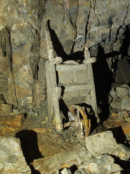 PB081459.JPG - Barrow in crosscut to parallel stope.