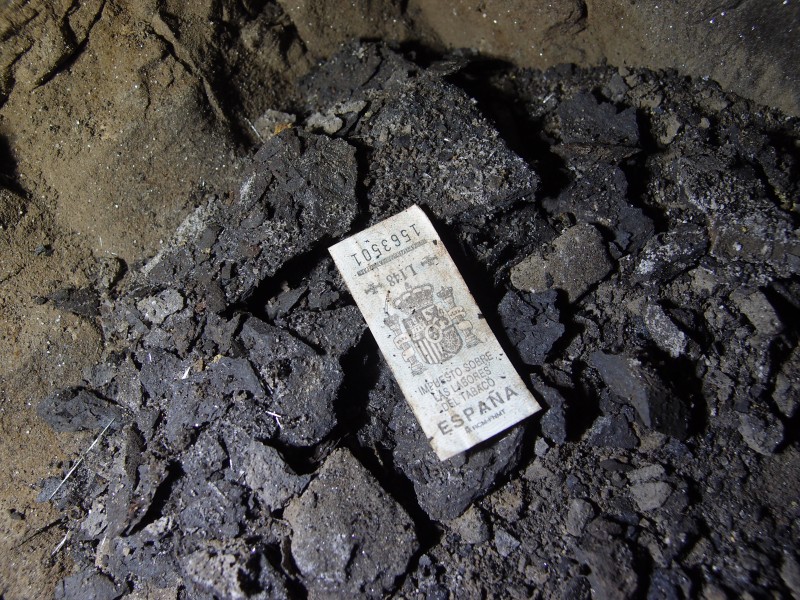 PB081479.JPG - Spanish tobacco tax label.