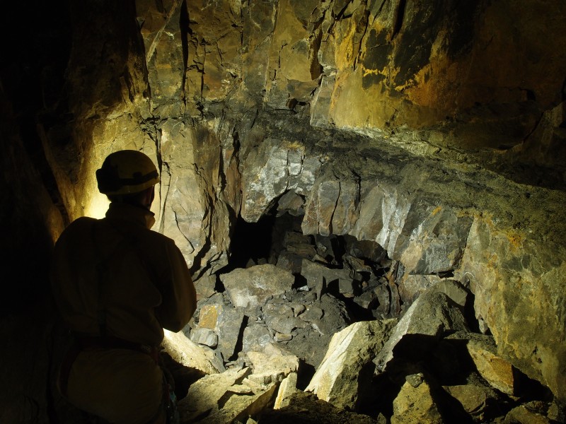 PB301818.JPG - More fractious roof.