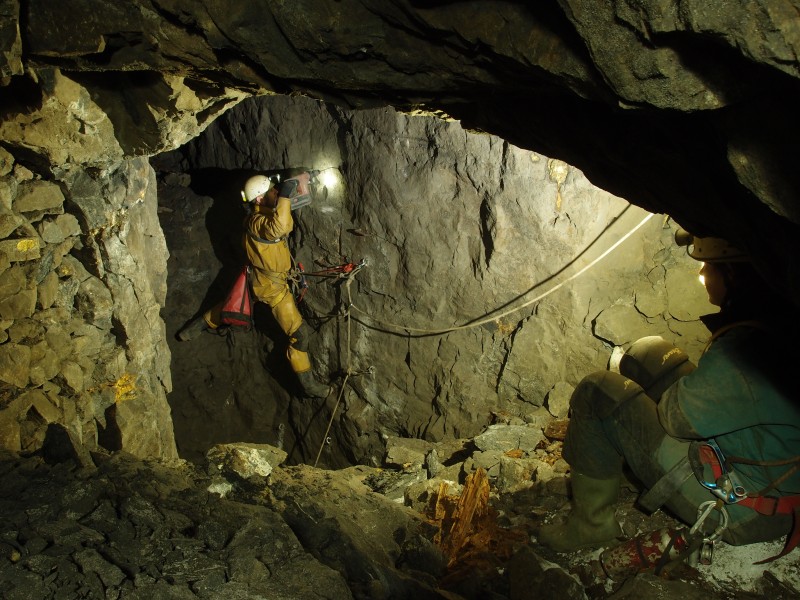 PB301820.JPG - Karli bolting a hand line to the other side of the rise.
