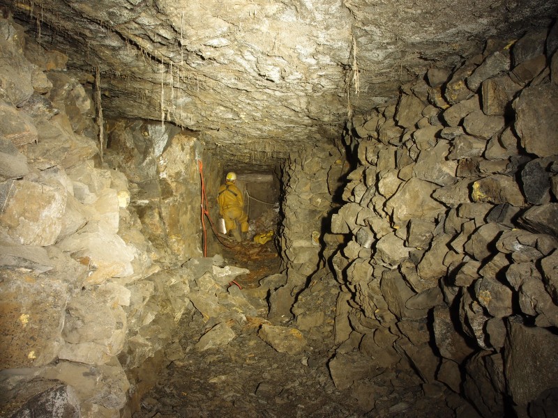 PB301834.JPG - Looking back towards the rise. Lots of rot in the level.