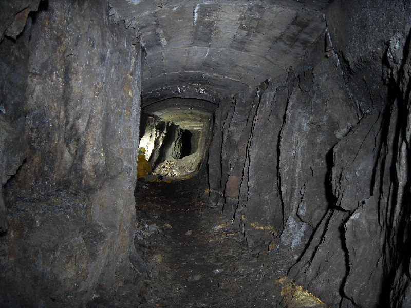 rgv03_concreteroof.jpg - In the back end, a lot of the roofing is classical VM concrete.