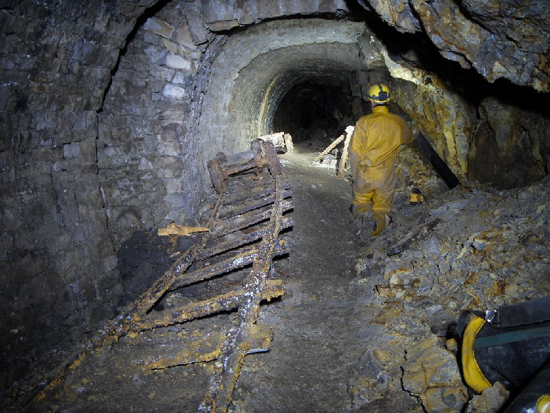 rgv27_heaveduprails1.jpg - Some movement in the strata occurring here.