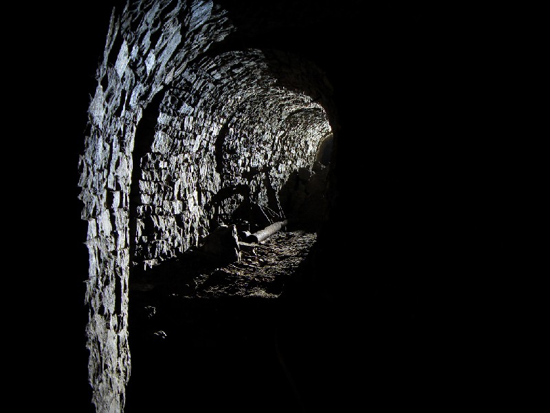 rgv46_viewacrossrise2.jpg - Looking right, across the rise, interesting shadows can be seen.