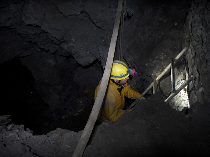 rgv58_viewfromstope1.jpg - Climbing down from the level above.