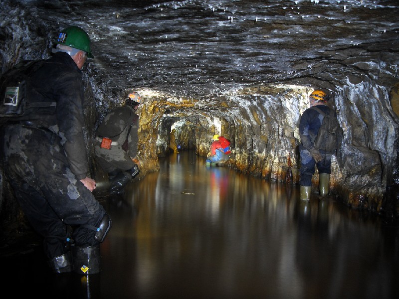 SDC10522.jpg - On the way out I just had to take the oppertunity and use the number of people to a photo advantage.