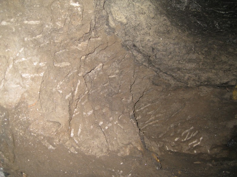 IMG_2682.jpg - Pick marks in a little chamber of the North String.