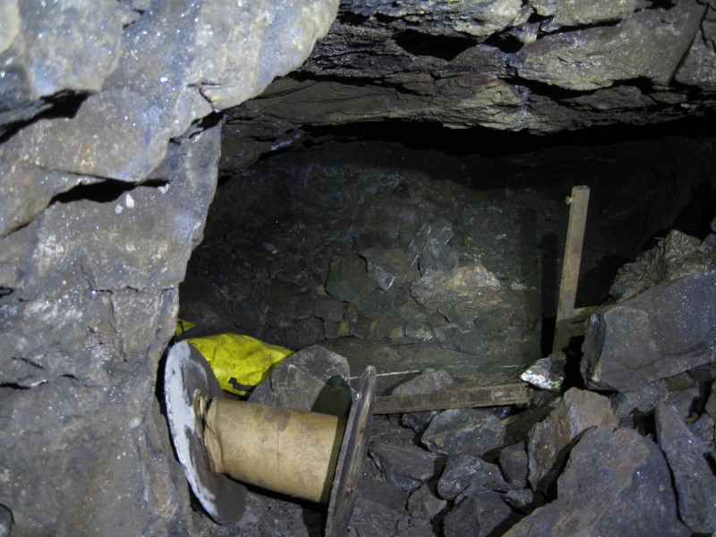 IMG_2685.jpg - Looking out of the chamber, some bits and pieces from NORPEX.