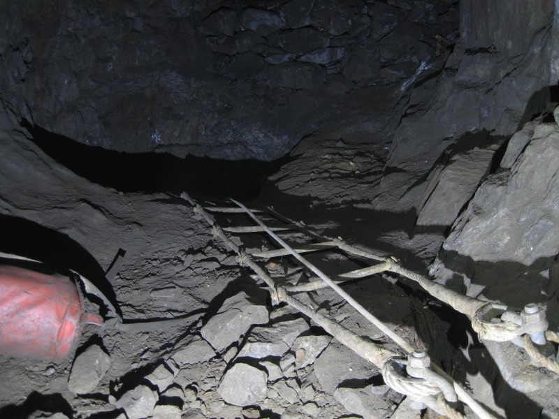 IMG_2708.jpg - The wire ladder going down the shaft.